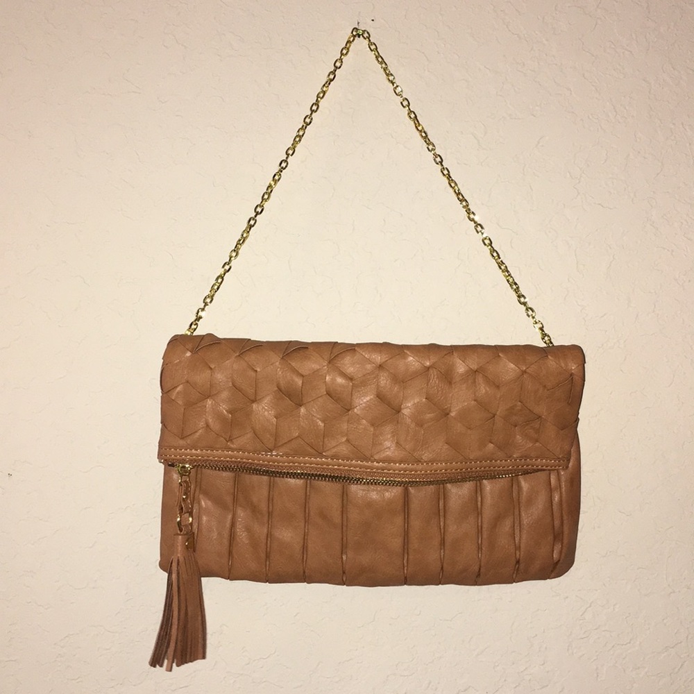 Tan clutch